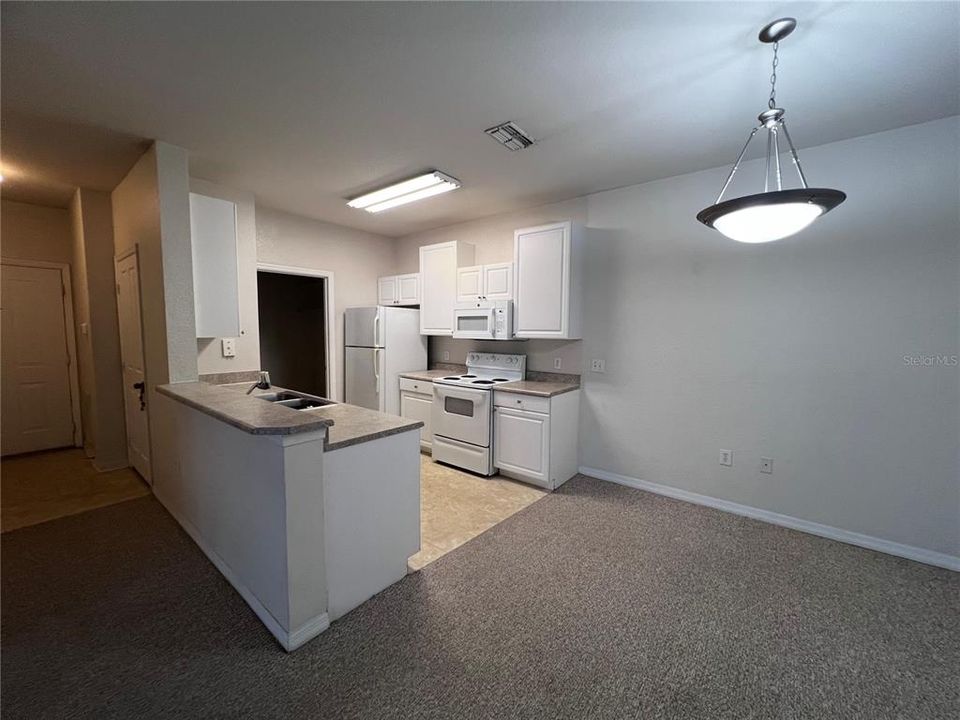 待售: $196,000 (2 贝兹, 2 浴室, 1152 平方英尺)