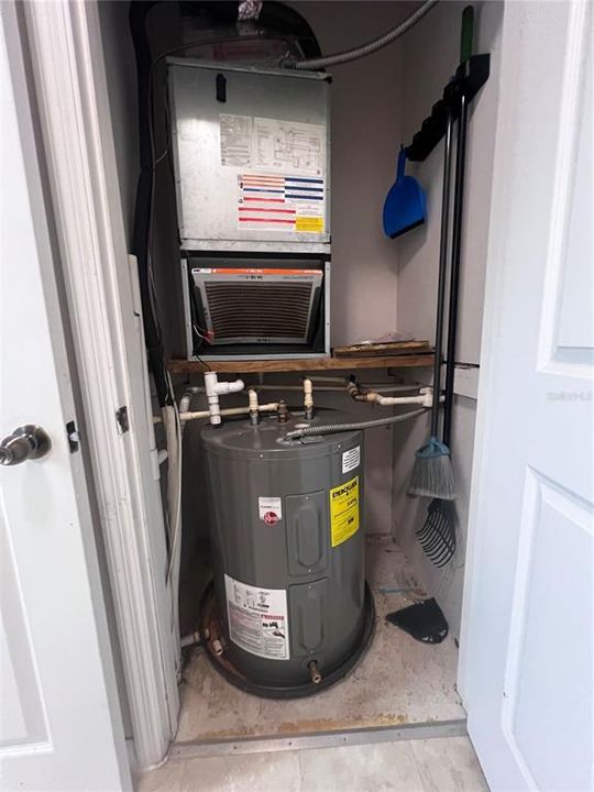 待售: $196,000 (2 贝兹, 2 浴室, 1152 平方英尺)