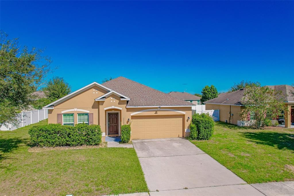 合同活跃: $2,000 (3 贝兹, 2 浴室, 1994 平方英尺)