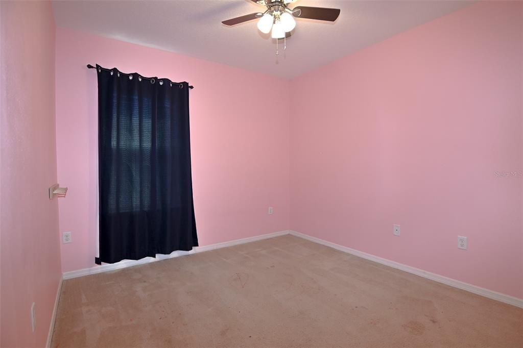 合同活跃: $2,000 (3 贝兹, 2 浴室, 1994 平方英尺)