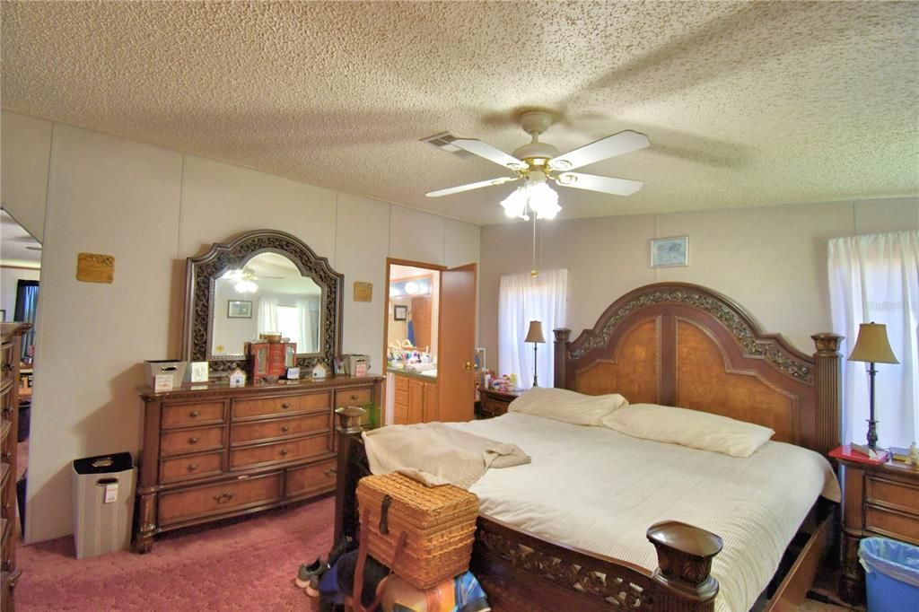 En Venta: $239,000 (5 camas, 2 baños, 2280 Pies cuadrados)