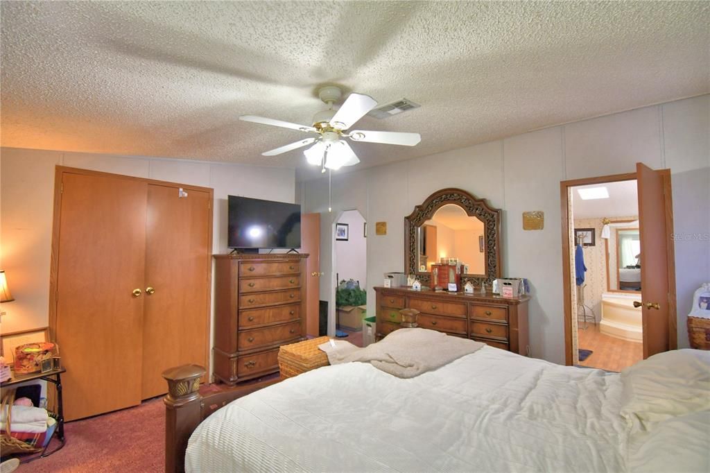 En Venta: $239,000 (5 camas, 2 baños, 2280 Pies cuadrados)