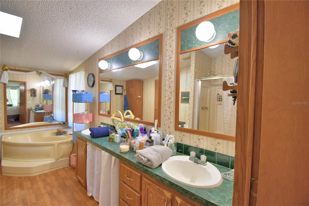 En Venta: $239,000 (5 camas, 2 baños, 2280 Pies cuadrados)