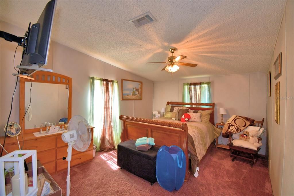 En Venta: $239,000 (5 camas, 2 baños, 2280 Pies cuadrados)