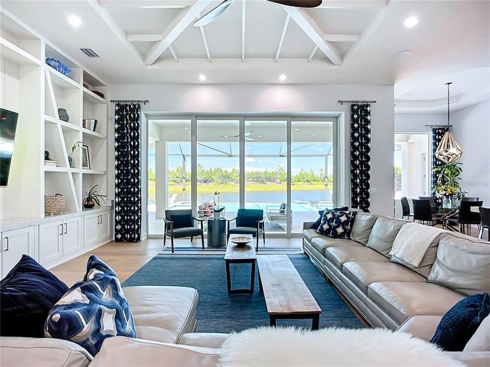 合同活跃: $1,799,000 (4 贝兹, 3 浴室, 3277 平方英尺)