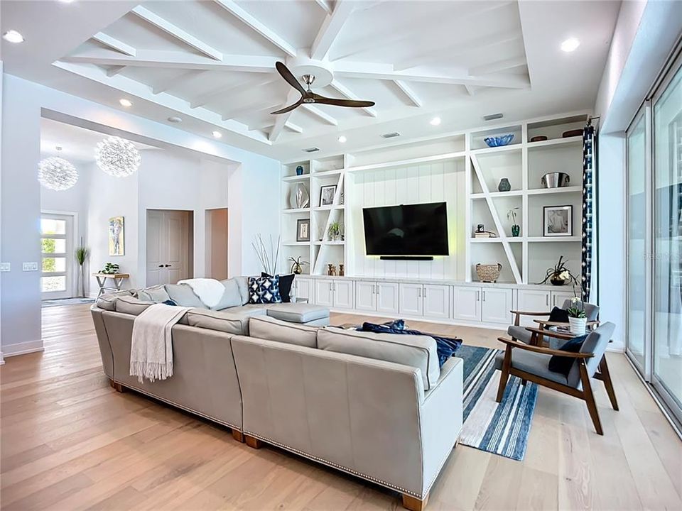 合同活跃: $1,799,000 (4 贝兹, 3 浴室, 3277 平方英尺)