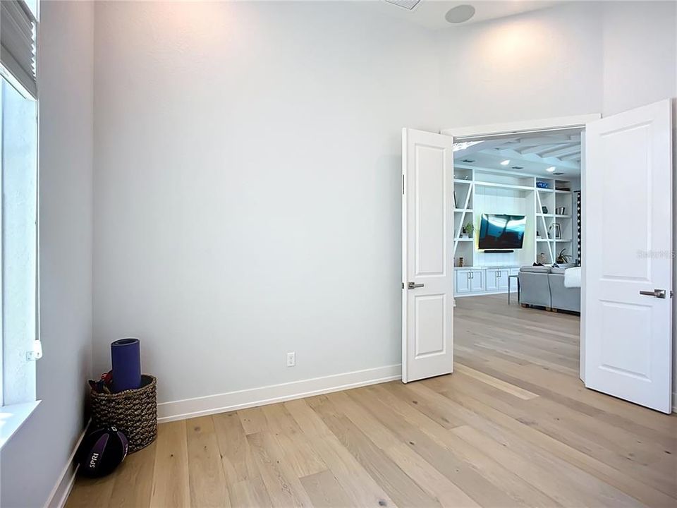 合同活跃: $1,799,000 (4 贝兹, 3 浴室, 3277 平方英尺)