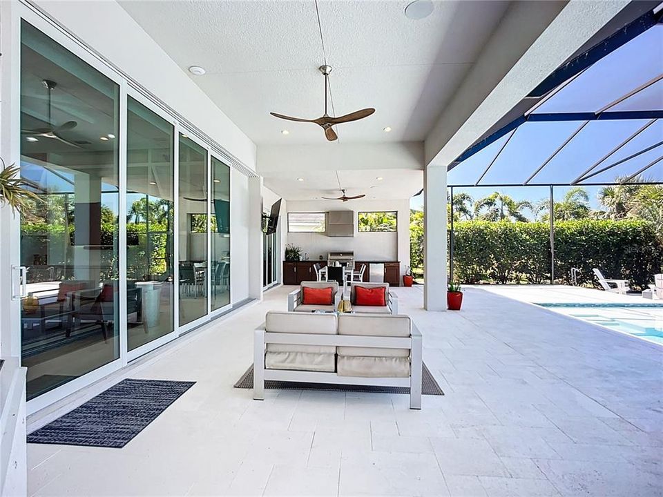 合同活跃: $1,799,000 (4 贝兹, 3 浴室, 3277 平方英尺)