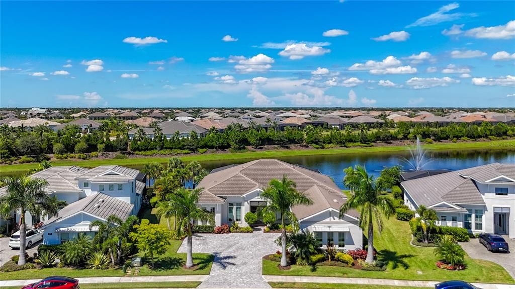 合同活跃: $1,799,000 (4 贝兹, 3 浴室, 3277 平方英尺)