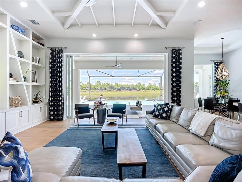 合同活跃: $1,799,000 (4 贝兹, 3 浴室, 3277 平方英尺)