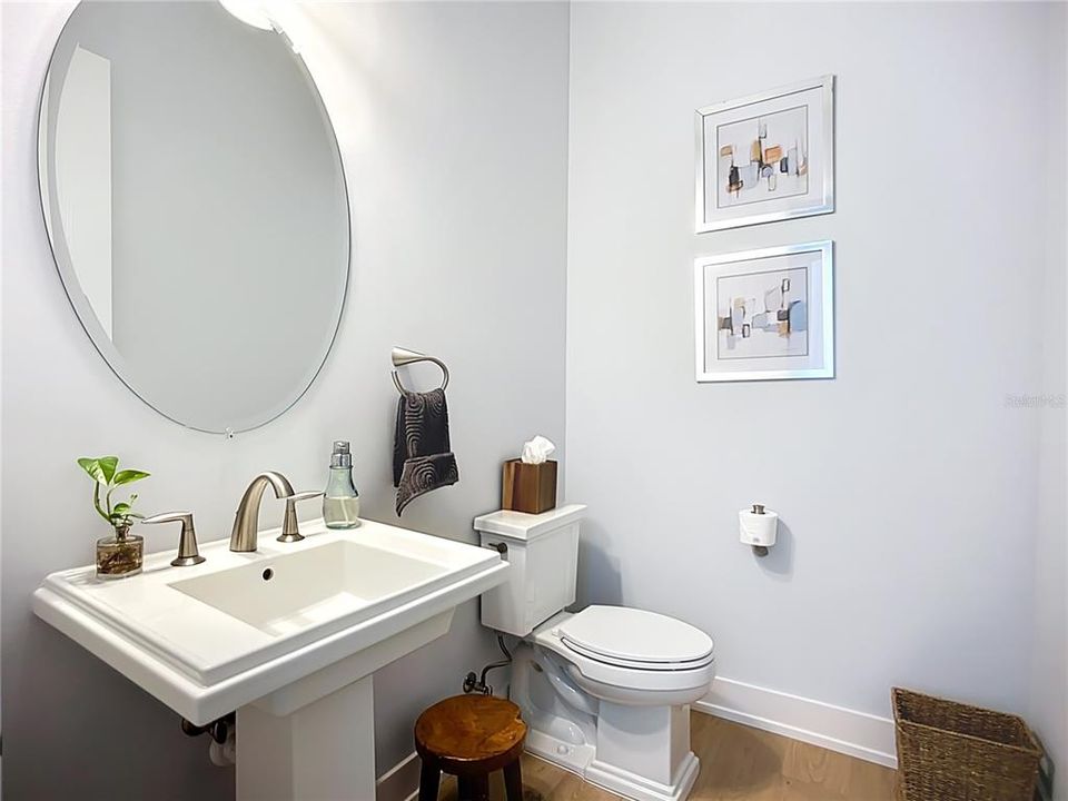 合同活跃: $1,799,000 (4 贝兹, 3 浴室, 3277 平方英尺)