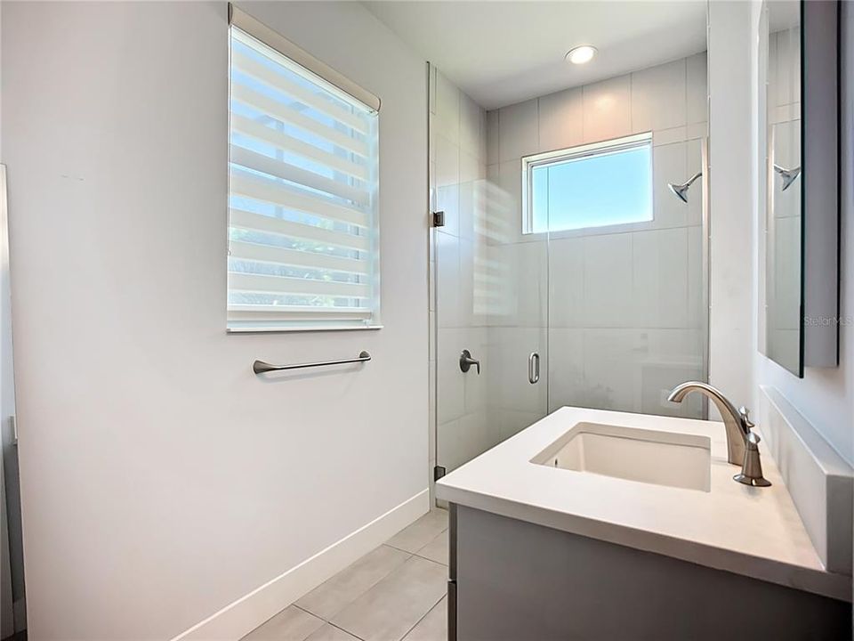 合同活跃: $1,799,000 (4 贝兹, 3 浴室, 3277 平方英尺)