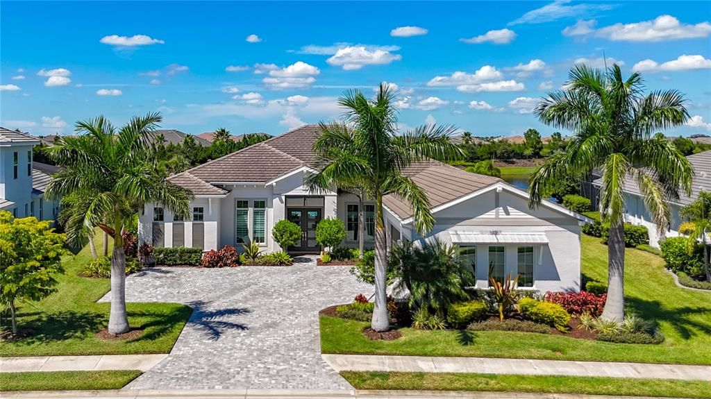 合同活跃: $1,799,000 (4 贝兹, 3 浴室, 3277 平方英尺)