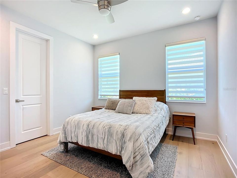 合同活跃: $1,799,000 (4 贝兹, 3 浴室, 3277 平方英尺)