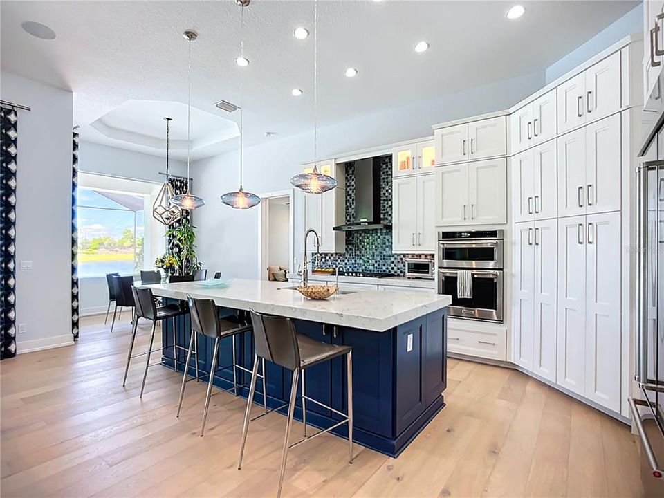 合同活跃: $1,799,000 (4 贝兹, 3 浴室, 3277 平方英尺)