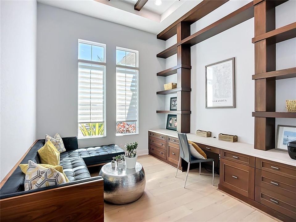 合同活跃: $1,799,000 (4 贝兹, 3 浴室, 3277 平方英尺)