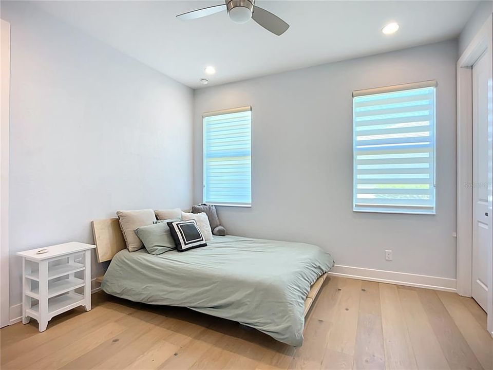 合同活跃: $1,799,000 (4 贝兹, 3 浴室, 3277 平方英尺)