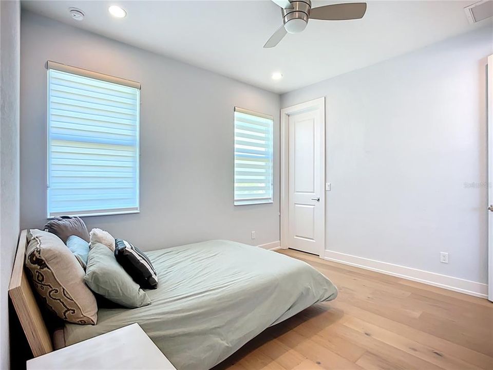 合同活跃: $1,799,000 (4 贝兹, 3 浴室, 3277 平方英尺)