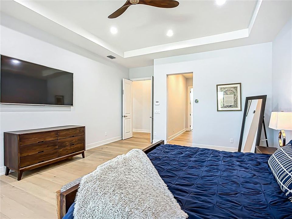 合同活跃: $1,799,000 (4 贝兹, 3 浴室, 3277 平方英尺)