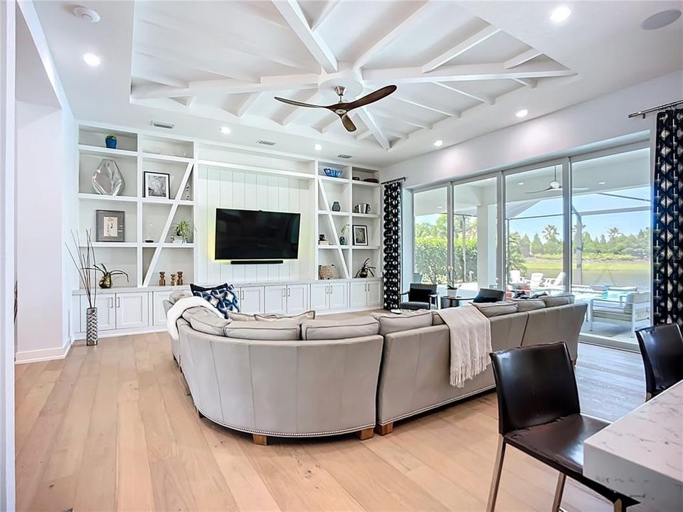 合同活跃: $1,799,000 (4 贝兹, 3 浴室, 3277 平方英尺)