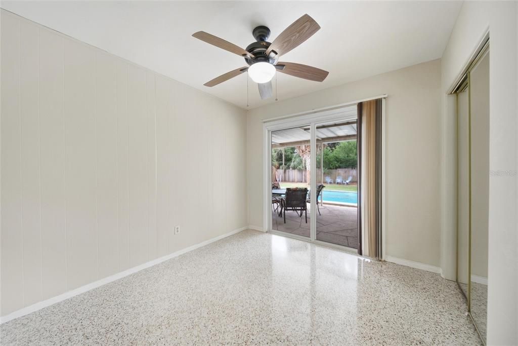 Activo con contrato: $369,000 (3 camas, 2 baños, 1032 Pies cuadrados)