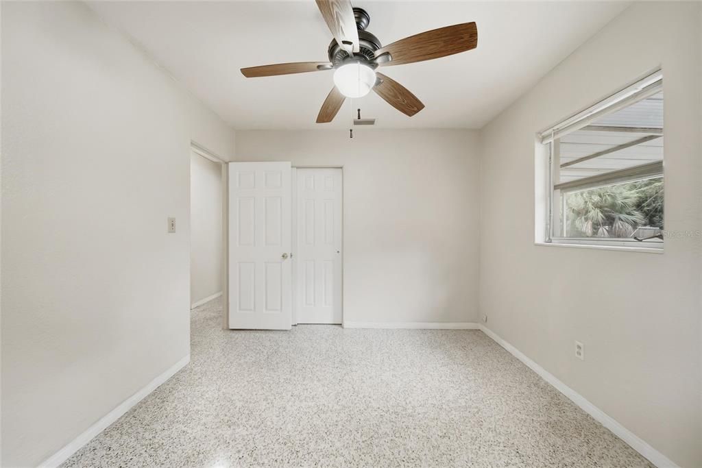 Activo con contrato: $369,000 (3 camas, 2 baños, 1032 Pies cuadrados)