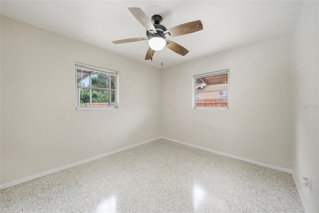 Activo con contrato: $369,000 (3 camas, 2 baños, 1032 Pies cuadrados)