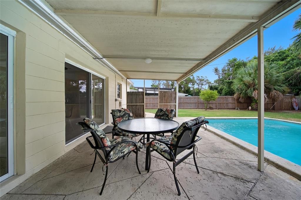 Activo con contrato: $369,000 (3 camas, 2 baños, 1032 Pies cuadrados)