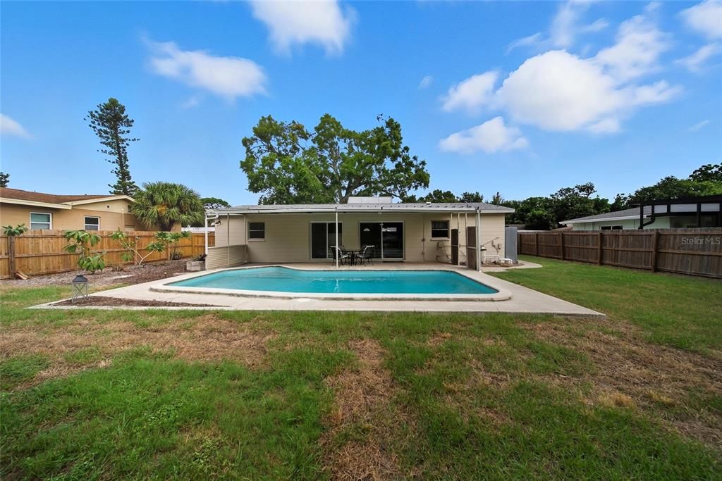 Activo con contrato: $369,000 (3 camas, 2 baños, 1032 Pies cuadrados)