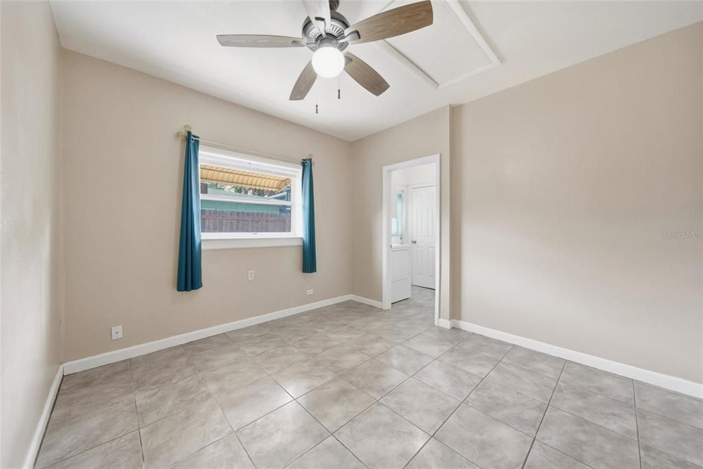 Activo con contrato: $369,000 (3 camas, 2 baños, 1032 Pies cuadrados)