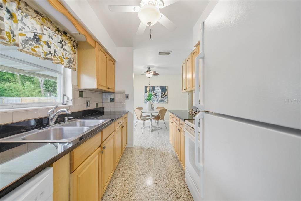 Activo con contrato: $369,000 (3 camas, 2 baños, 1032 Pies cuadrados)