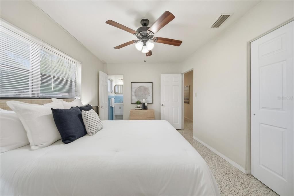 Activo con contrato: $369,000 (3 camas, 2 baños, 1032 Pies cuadrados)