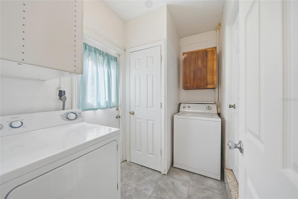 Activo con contrato: $369,000 (3 camas, 2 baños, 1032 Pies cuadrados)