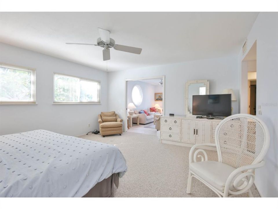 出租: $5,500 (2 贝兹, 2 浴室, 1612 平方英尺)