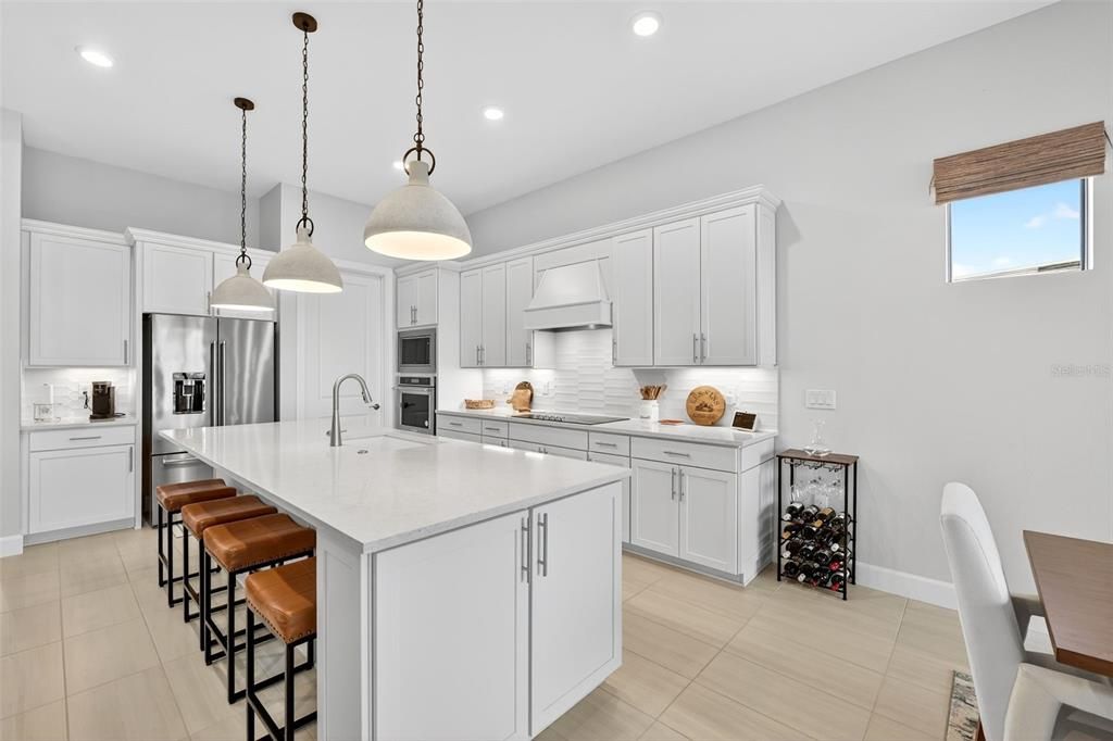 For Sale: $725,000 (2 beds, 2 baths, 2098 Square Feet)