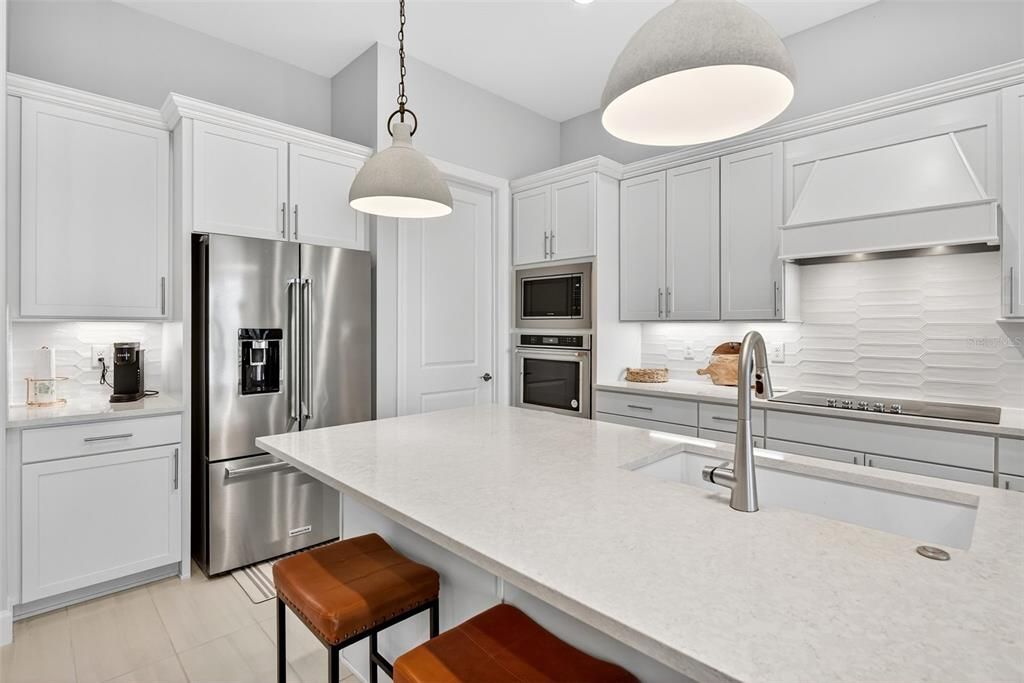 For Sale: $725,000 (2 beds, 2 baths, 2098 Square Feet)