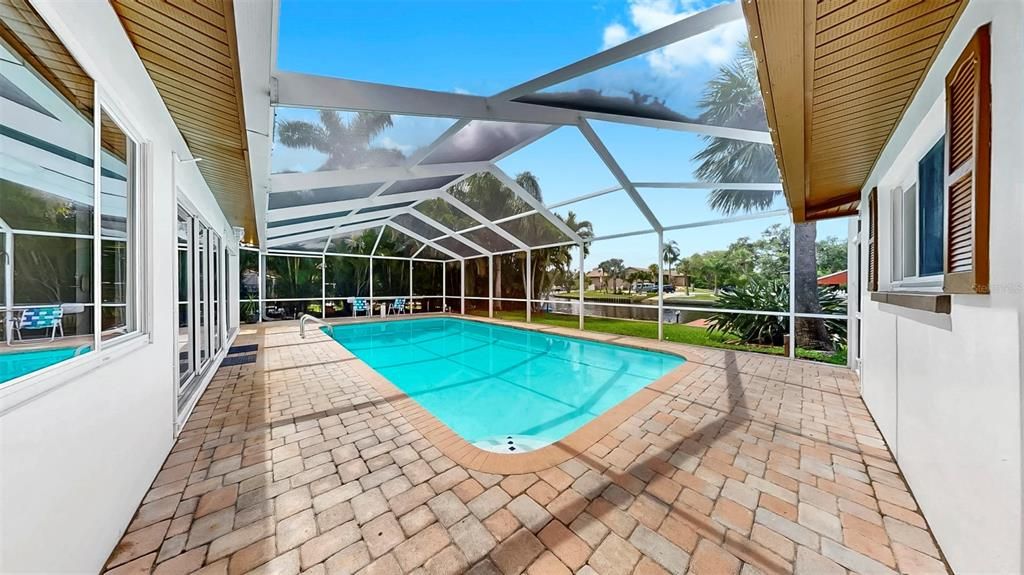 出租: $5,000 (4 贝兹, 3 浴室, 2534 平方英尺)