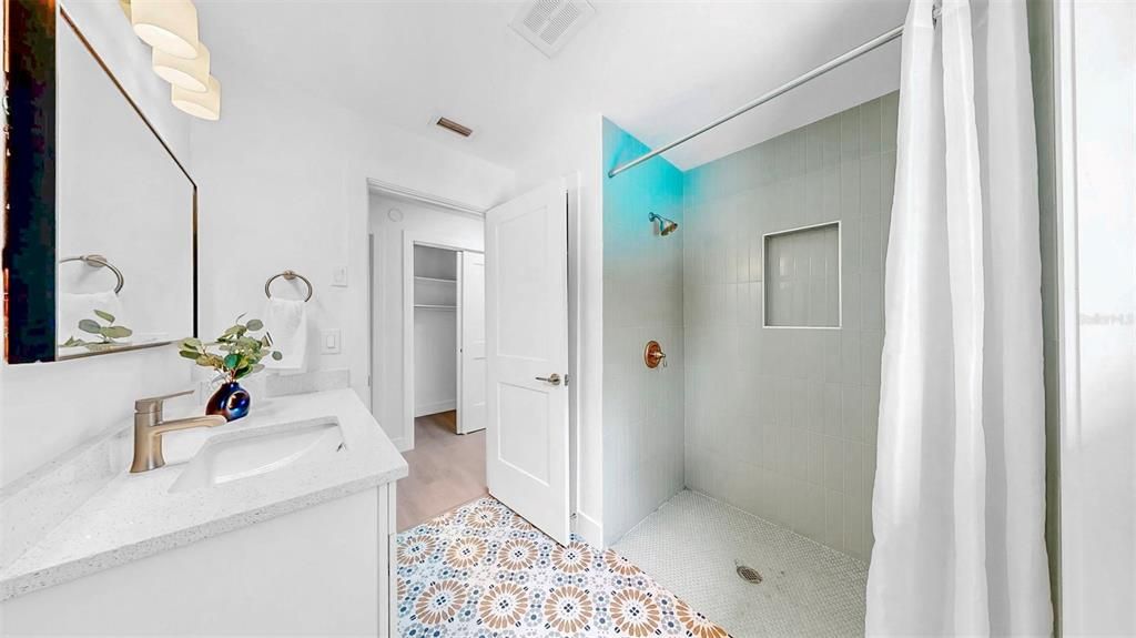 出租: $5,000 (4 贝兹, 3 浴室, 2534 平方英尺)