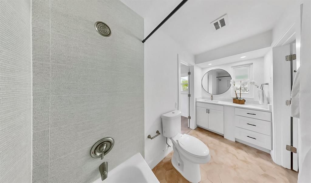 出租: $5,000 (4 贝兹, 3 浴室, 2534 平方英尺)