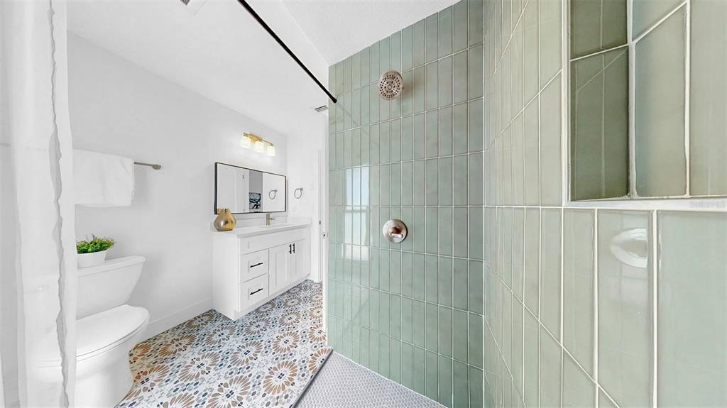 出租: $5,000 (4 贝兹, 3 浴室, 2534 平方英尺)