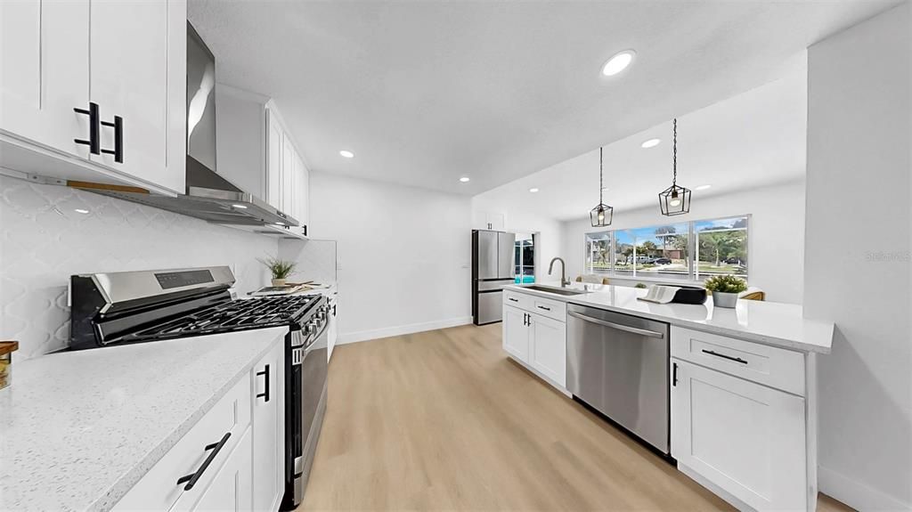 出租: $5,000 (4 贝兹, 3 浴室, 2534 平方英尺)