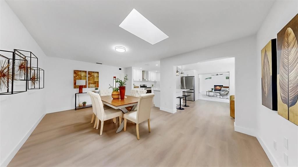 出租: $5,000 (4 贝兹, 3 浴室, 2534 平方英尺)