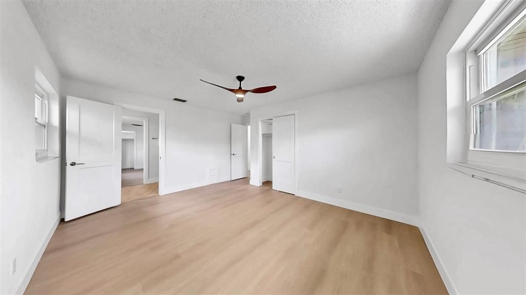 出租: $5,000 (4 贝兹, 3 浴室, 2534 平方英尺)