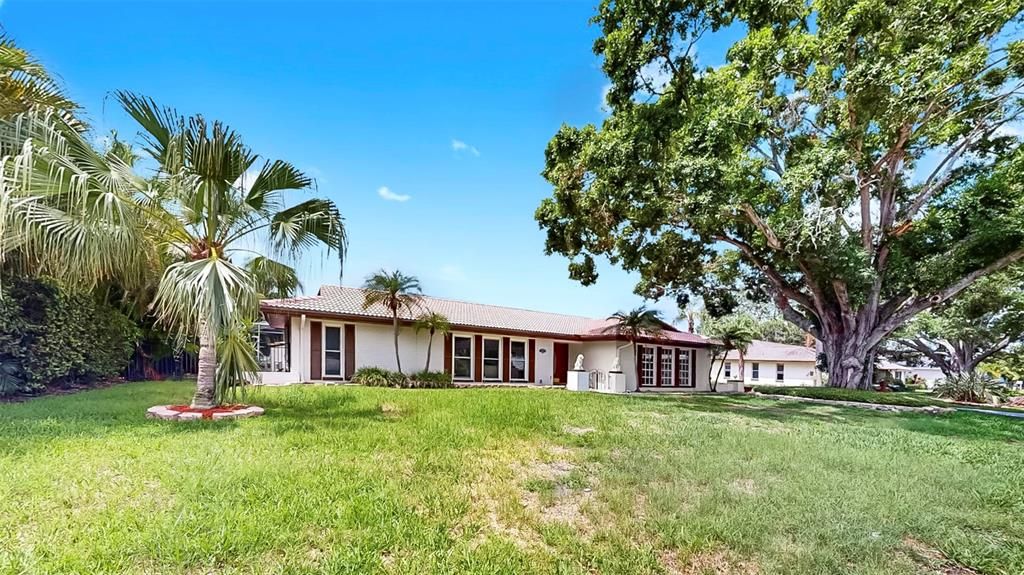 出租: $5,000 (4 贝兹, 3 浴室, 2534 平方英尺)