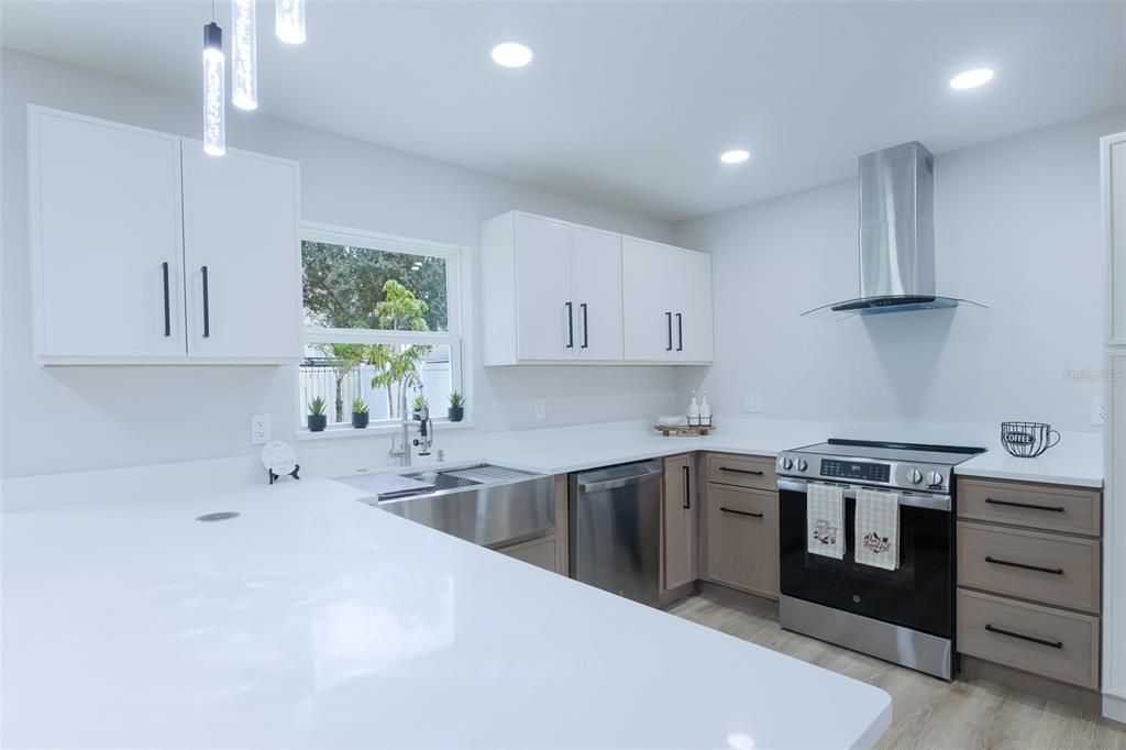 For Sale: $493,333 (5 beds, 3 baths, 2246 Square Feet)