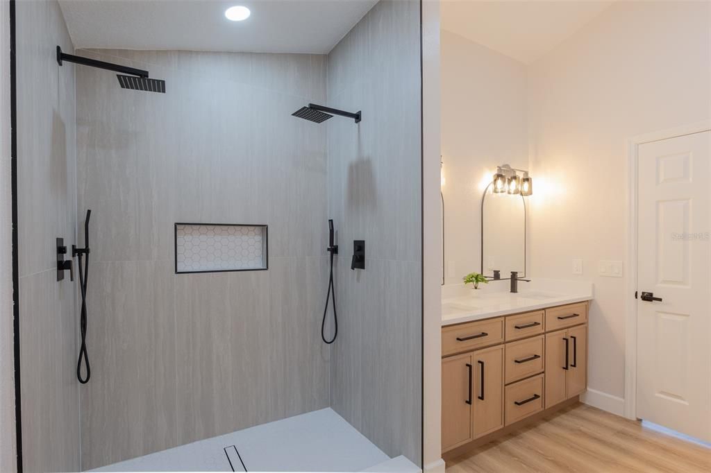 For Sale: $493,333 (5 beds, 3 baths, 2246 Square Feet)