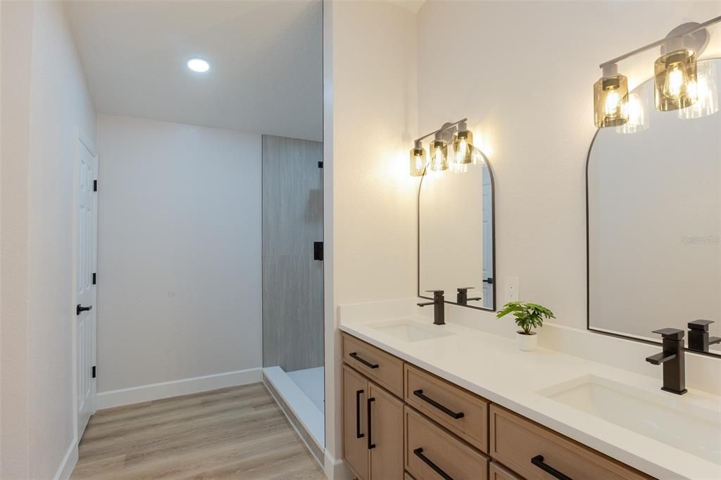 For Sale: $493,333 (5 beds, 3 baths, 2246 Square Feet)