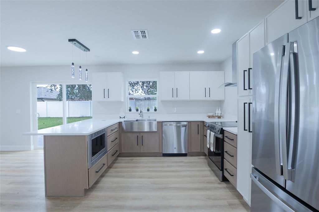 For Sale: $493,333 (5 beds, 3 baths, 2246 Square Feet)