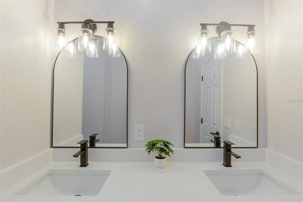 For Sale: $493,333 (5 beds, 3 baths, 2246 Square Feet)