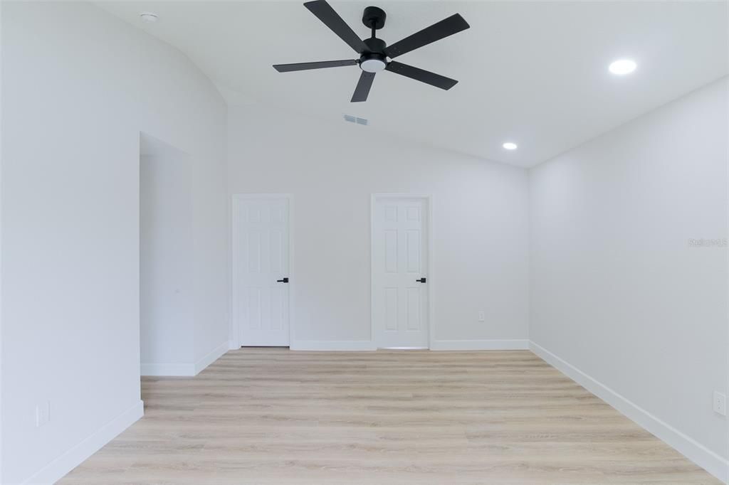 For Sale: $493,333 (5 beds, 3 baths, 2246 Square Feet)